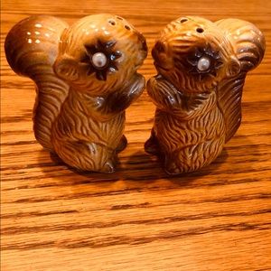 ❤️SALE CUTE VINTAGE SQUIRREL SALT & PEPPER SET